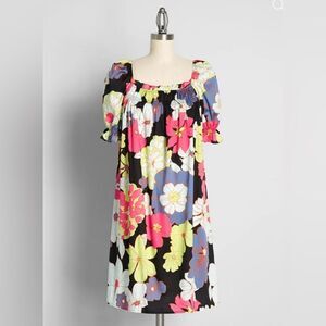 Modcloth Summertime Garden Stories
Smocked Mini Dress Honolulu Floral M NWOT